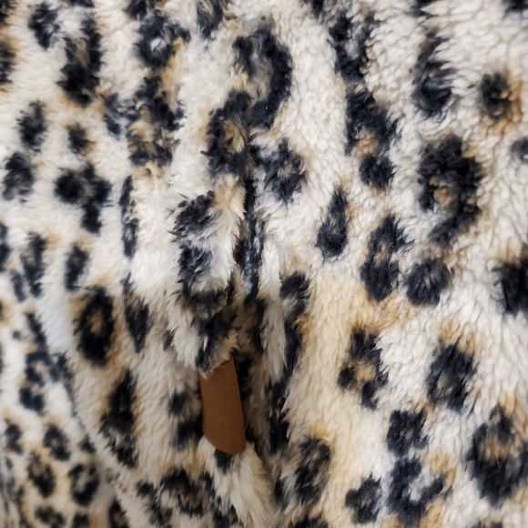 NWT Maurices animal print sweatshirt - Picture 2 of 13